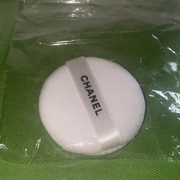 Chanel cosmetic Bag EUC with New Never used Spa/make up items
Chanel
Exclusive - Picture 6 of 16